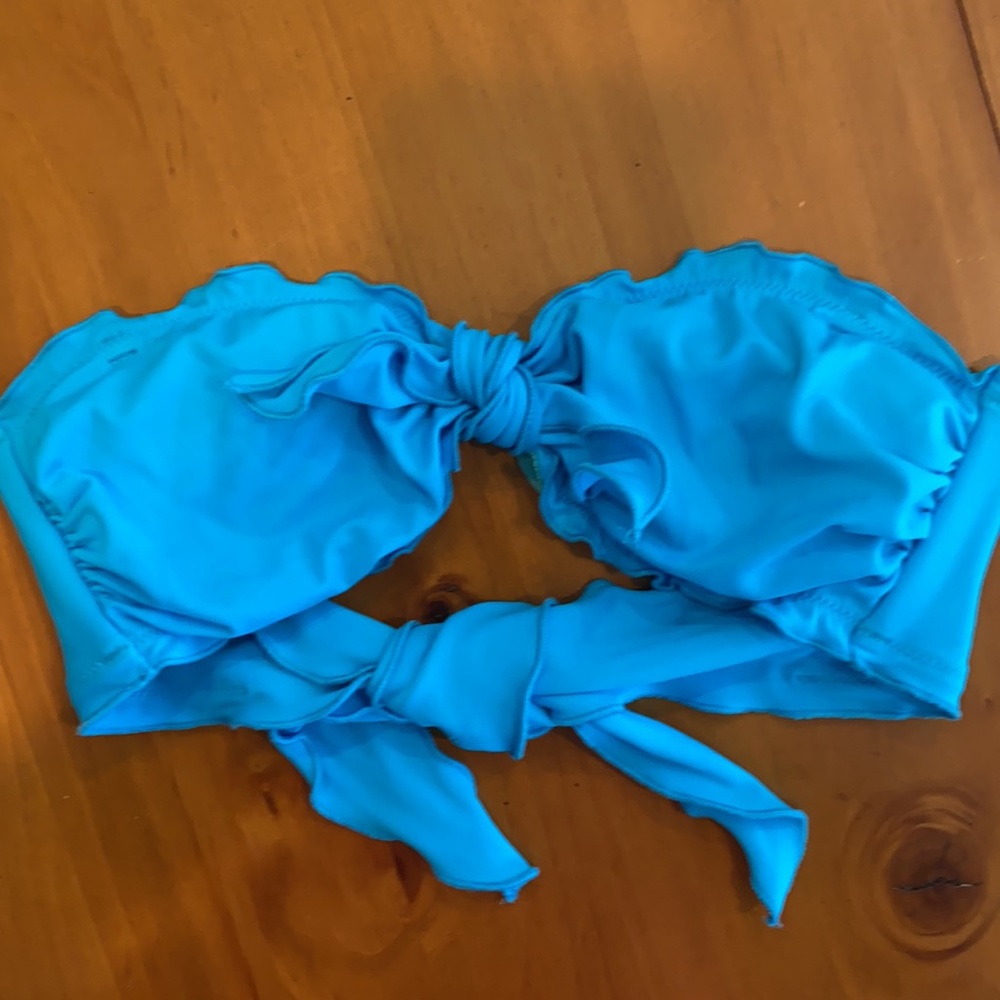 Victoria’s Secret ruffled bikini top - Small